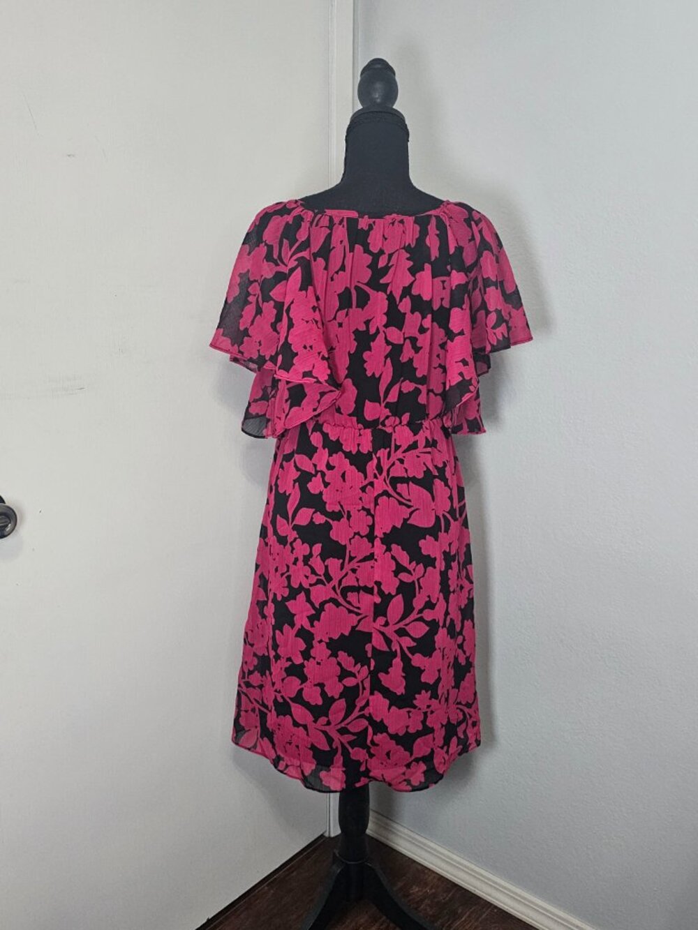 Shoshanna Fuchsia & Black Floral Ruffle Flutter Sleeve Dress - Size Small - Picture 3 of 6